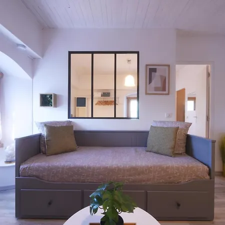 & Entre 2 Lacs / Montfort Apartment *